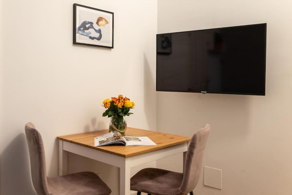 Compact Near Center By Hm Appartement Wenen