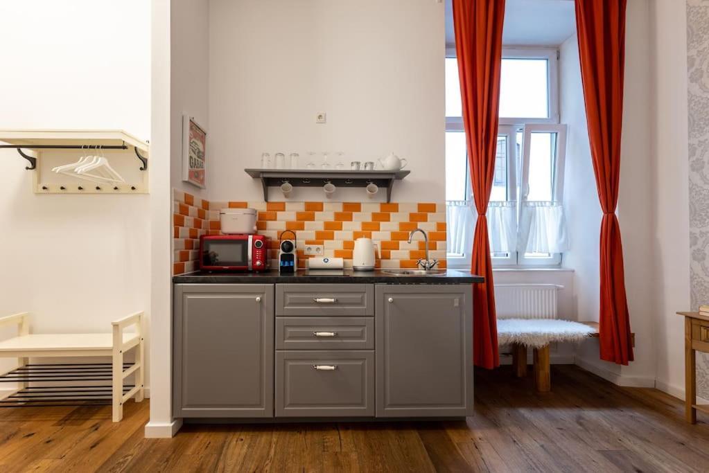 Compact Near Center By Hm Appartement *
